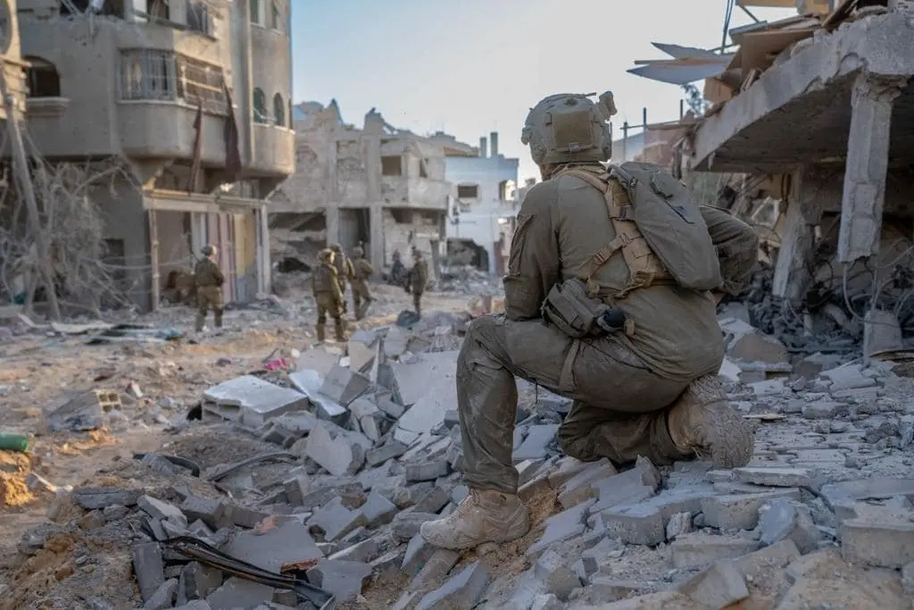 Tropas israel&iacute;es llevan a cabo operaciones terrestres en el norte de la Franja de Gaza, 12 de noviembre de 2023 - FDI/Imagen facilitada por Xinhua, &copy; Chen Junqing/Xinhua v&iacute;a ZUMA Press / APA Images.