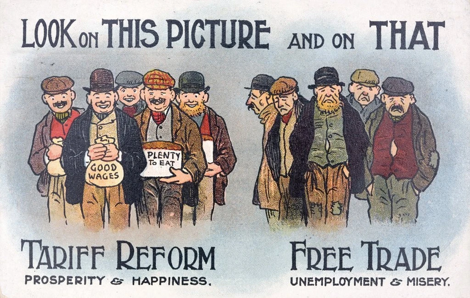 Postal contra el libre comercio. La tarjeta muestra que el proteccionismo conduce a la prosperidad y a buenos salarios, mientras que el libre comercio conduce al desempleo y a la miseria. La tarjeta est&aacute; fechada en 1910, despu&eacute;s de que el tema dividiera al Partido Conservador y provocara una derrota ante los liberales en 1906. Getty Images. Creative Commons.
