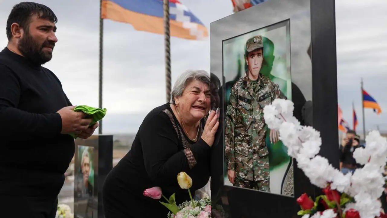  Conmemoraci&oacute;n en el cementerio militar de Yerablur de los dos a&ntilde;os transcurridos desde el inicio del conflicto de Nagorno-Karabaj de 2023, Erev&aacute;n, Armenia - Alexander Patrin / Zuma Press / ContactoPhoto 