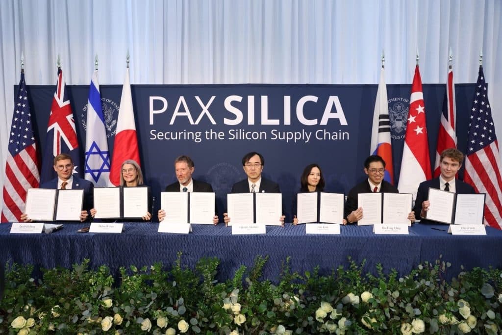 Los firmantes muestran la declaración suscrita en la cumbre inaugural de la Pax Silica, celebrada en Washington DC el 12 de diciembre de 2025 - Departamento de Estado de Estados Unidos.